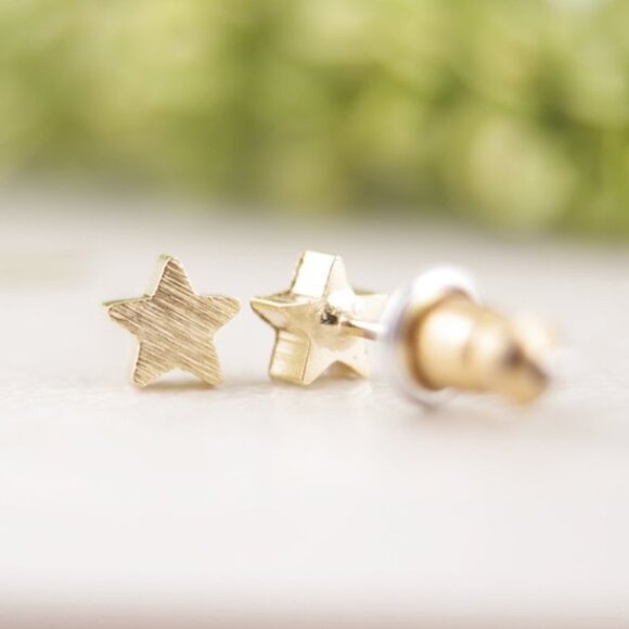 Jewelry - Star sky stud earrings gold tone brushed finish